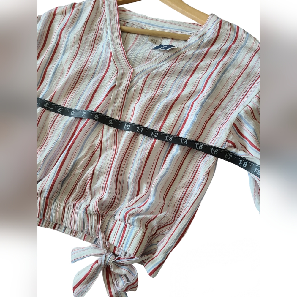 URBAN ROMANTICS | FAUX WRAP BLOUSE | 100% RAYON | SIZE SMALL - Picture 6 of 13